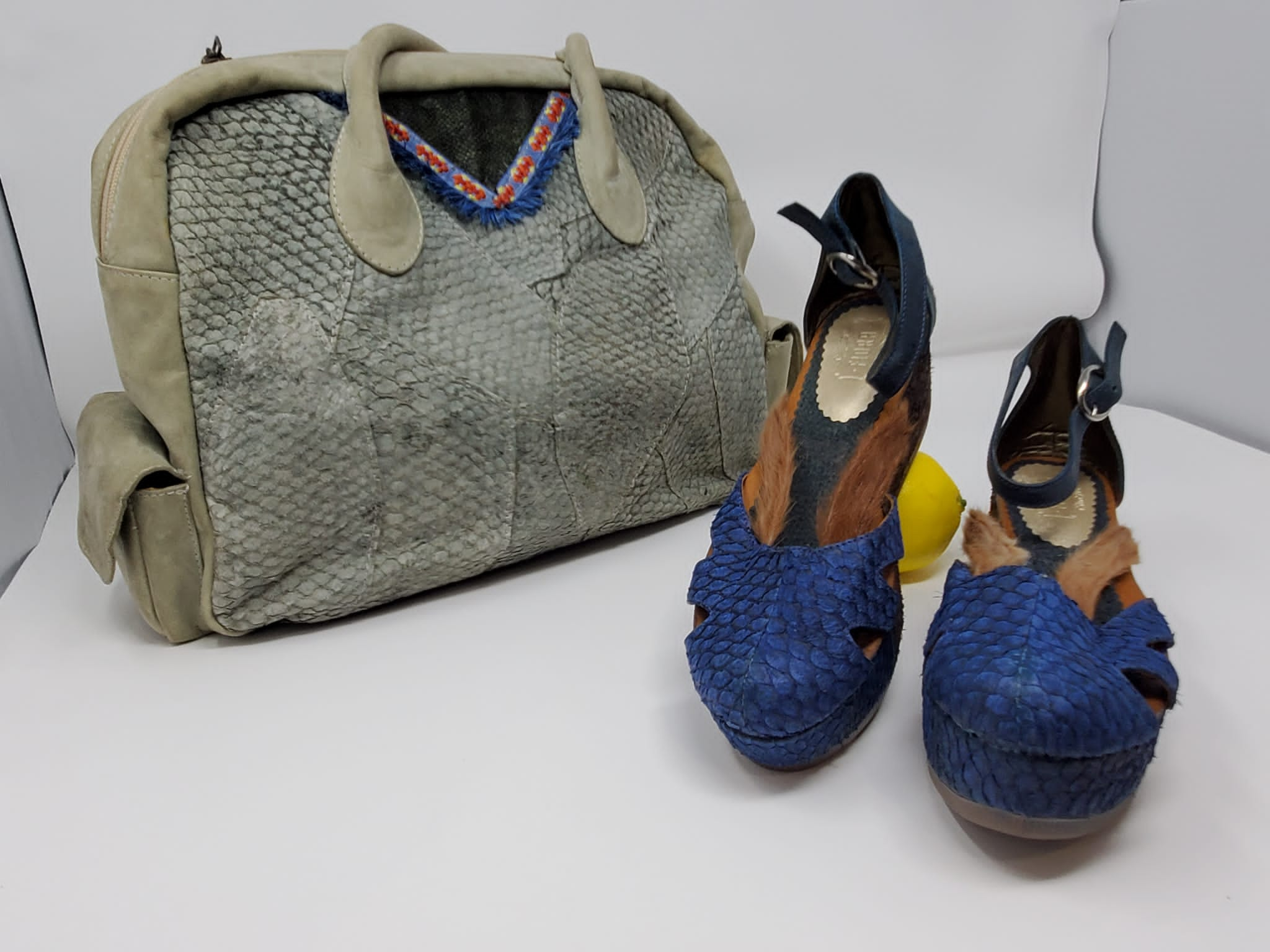 Sustainab;y Chic Fish Skin Handbag | Bolso de Mano Hecho de Piel de Pescado